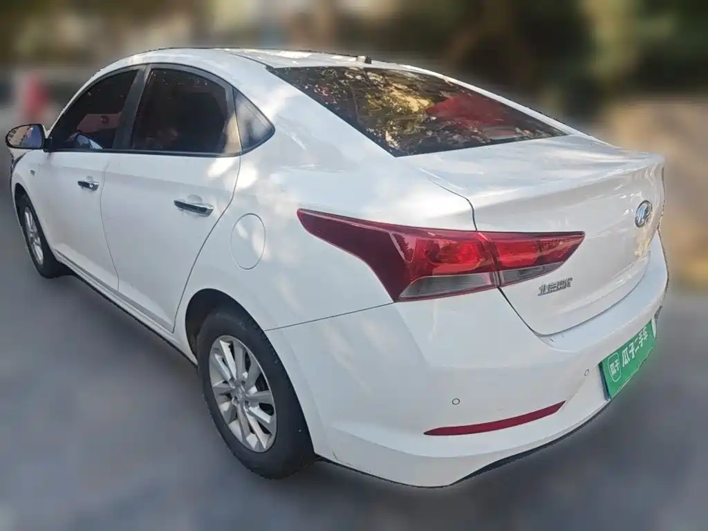 Hyundai Verna — фото 24