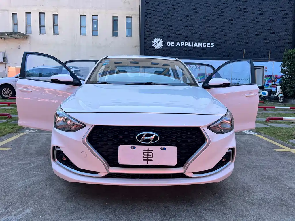 Hyundai Elantra — фото 13