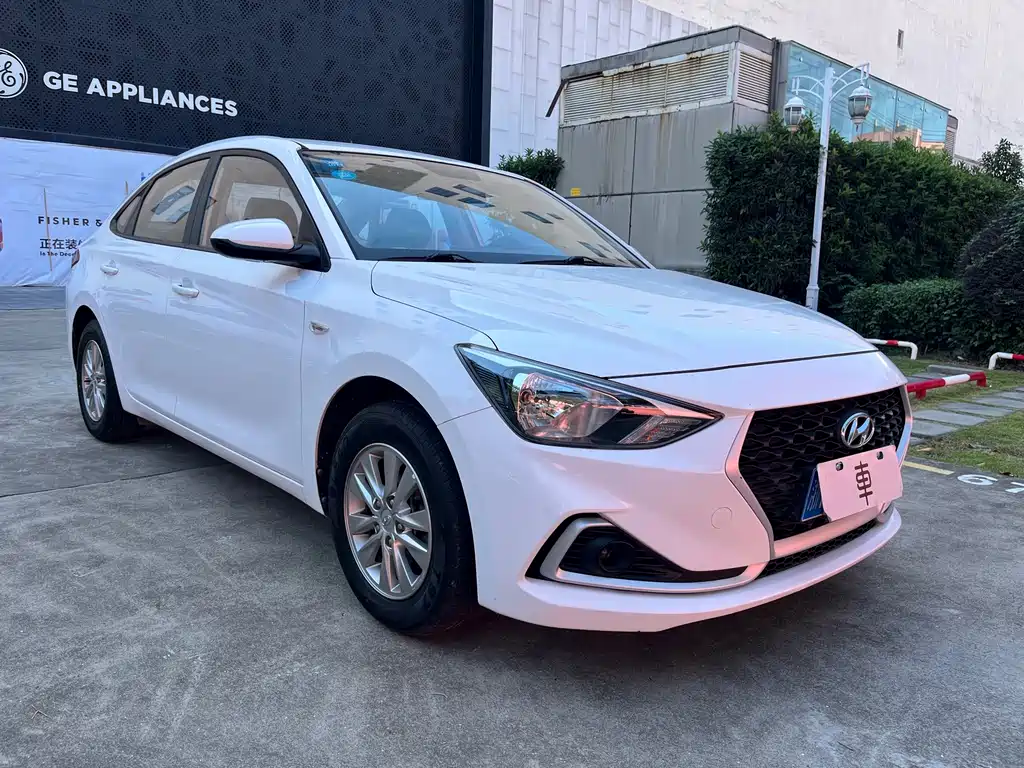 Hyundai Elantra — фото 3