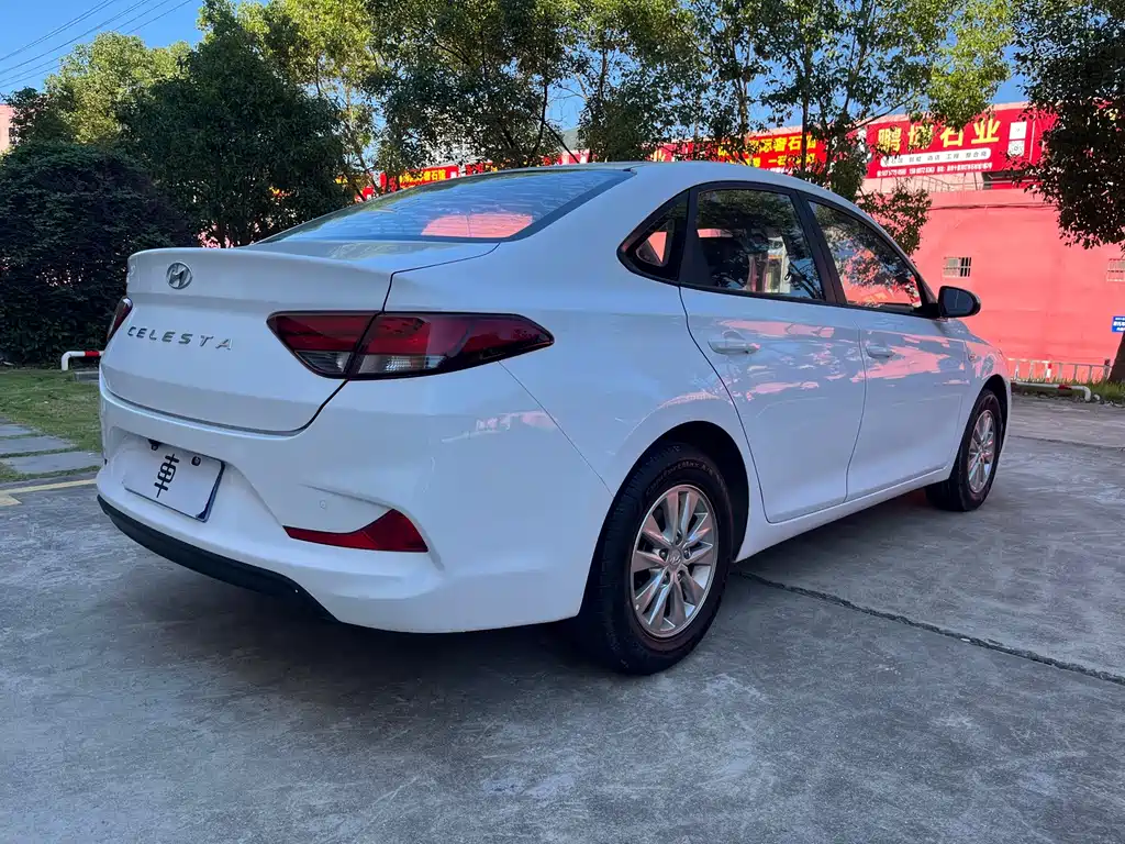 Hyundai Elantra — фото 5
