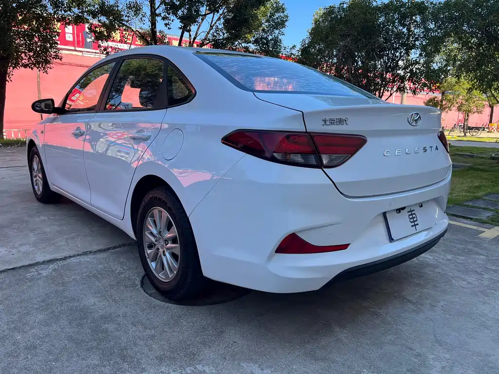 Hyundai Elantra — фото 7