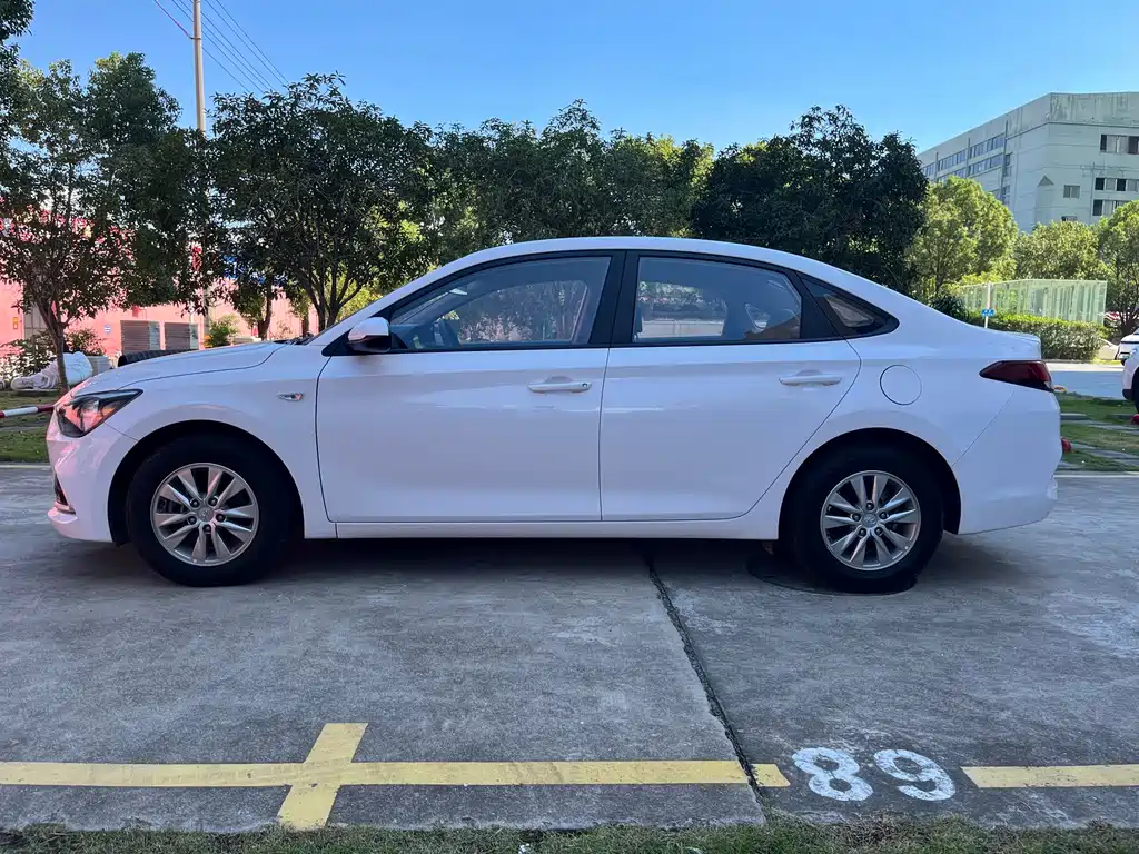Hyundai Elantra — фото 8