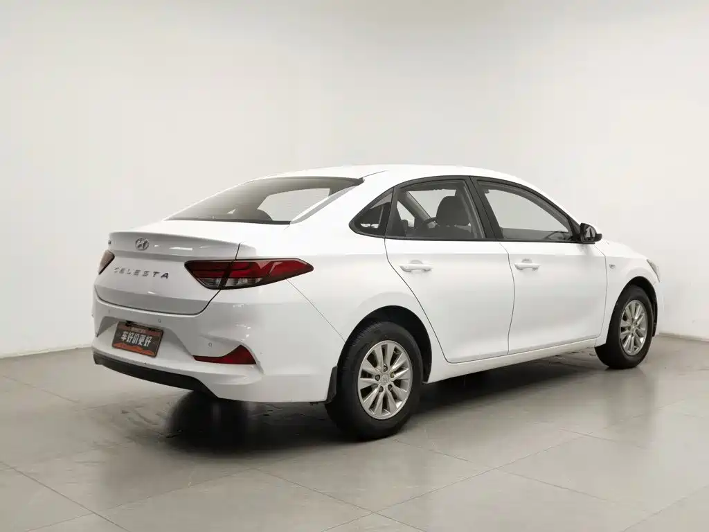 Hyundai Elantra — фото 2