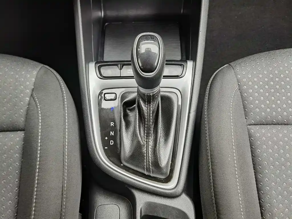 Hyundai Elantra — фото 13