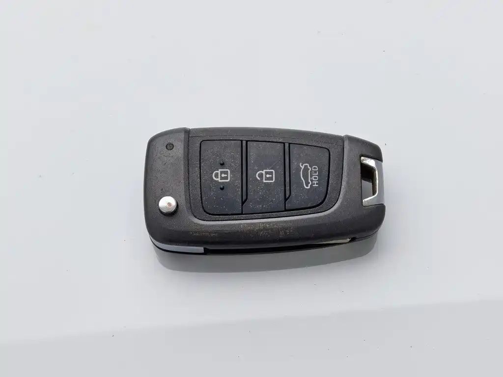 Hyundai Elantra — фото 19