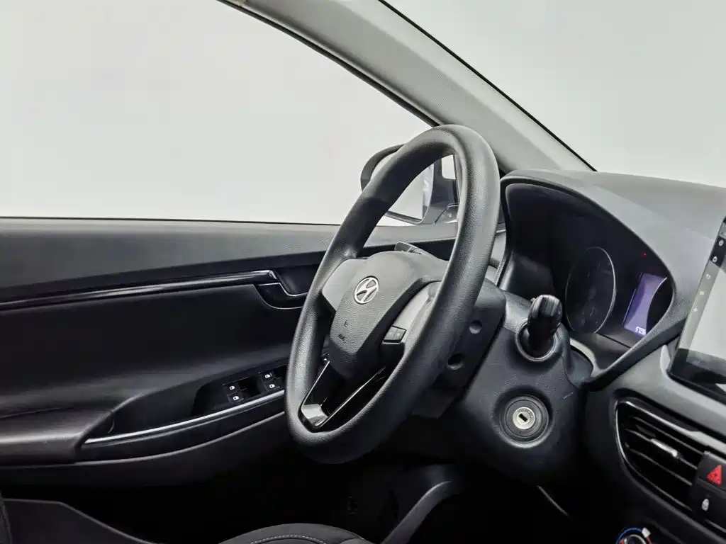 Hyundai Elantra — фото 22