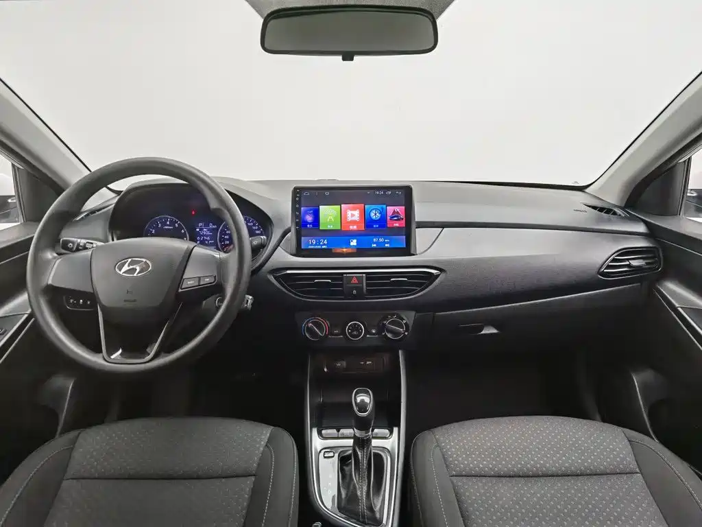 Hyundai Elantra — фото 5