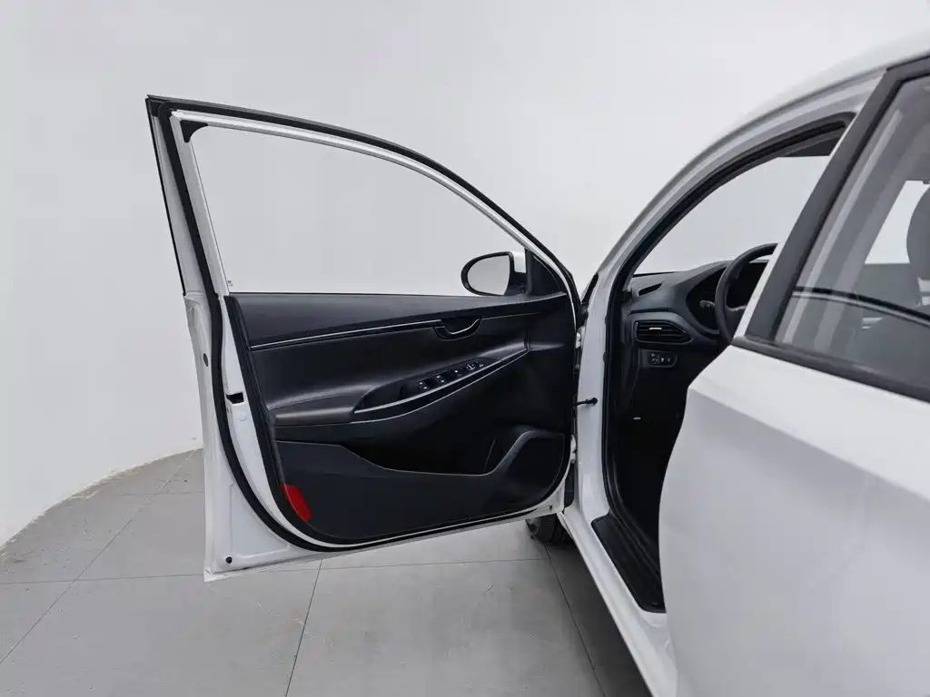 Hyundai Elantra — фото 8