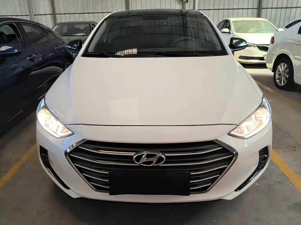 Hyundai Elantra — фото 2