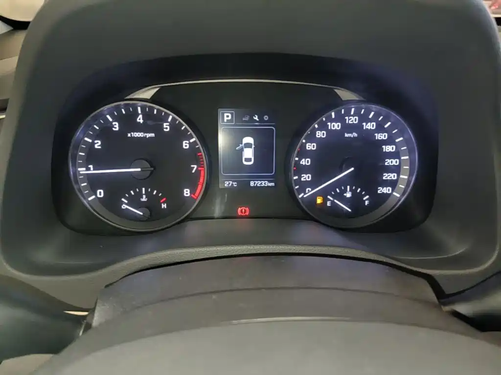 Hyundai Elantra — фото 11