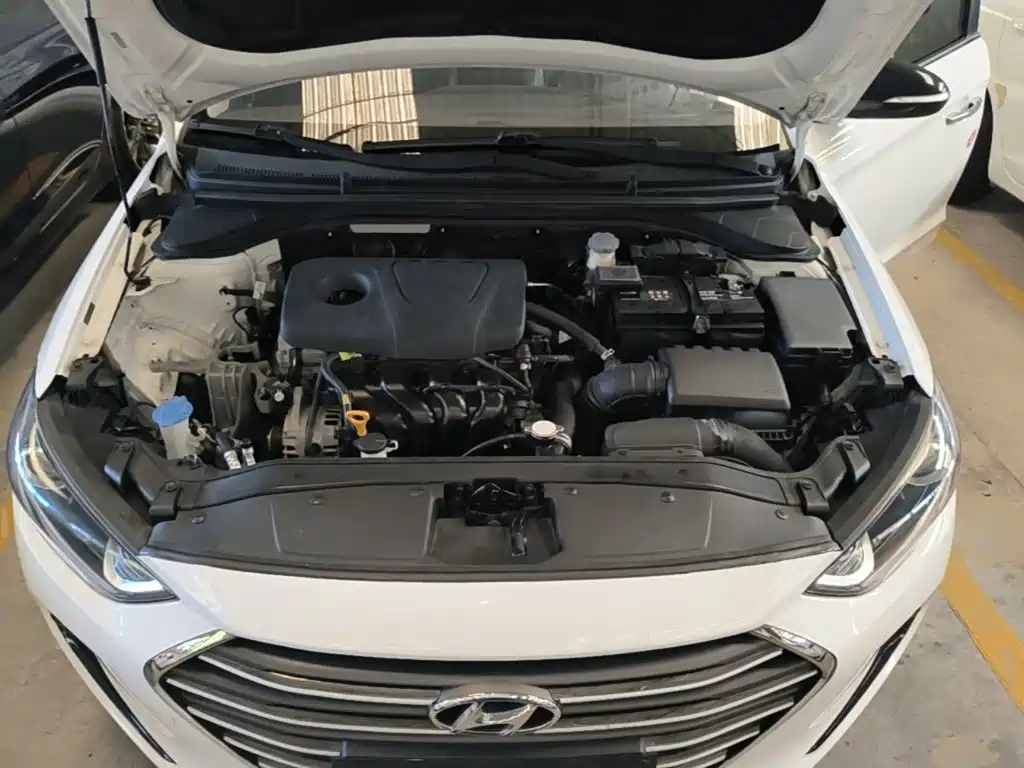 Hyundai Elantra — фото 19