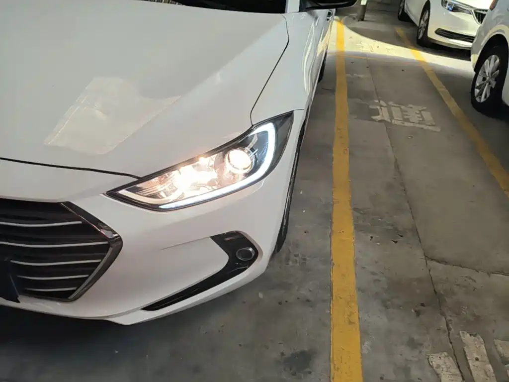 Hyundai Elantra — фото 23