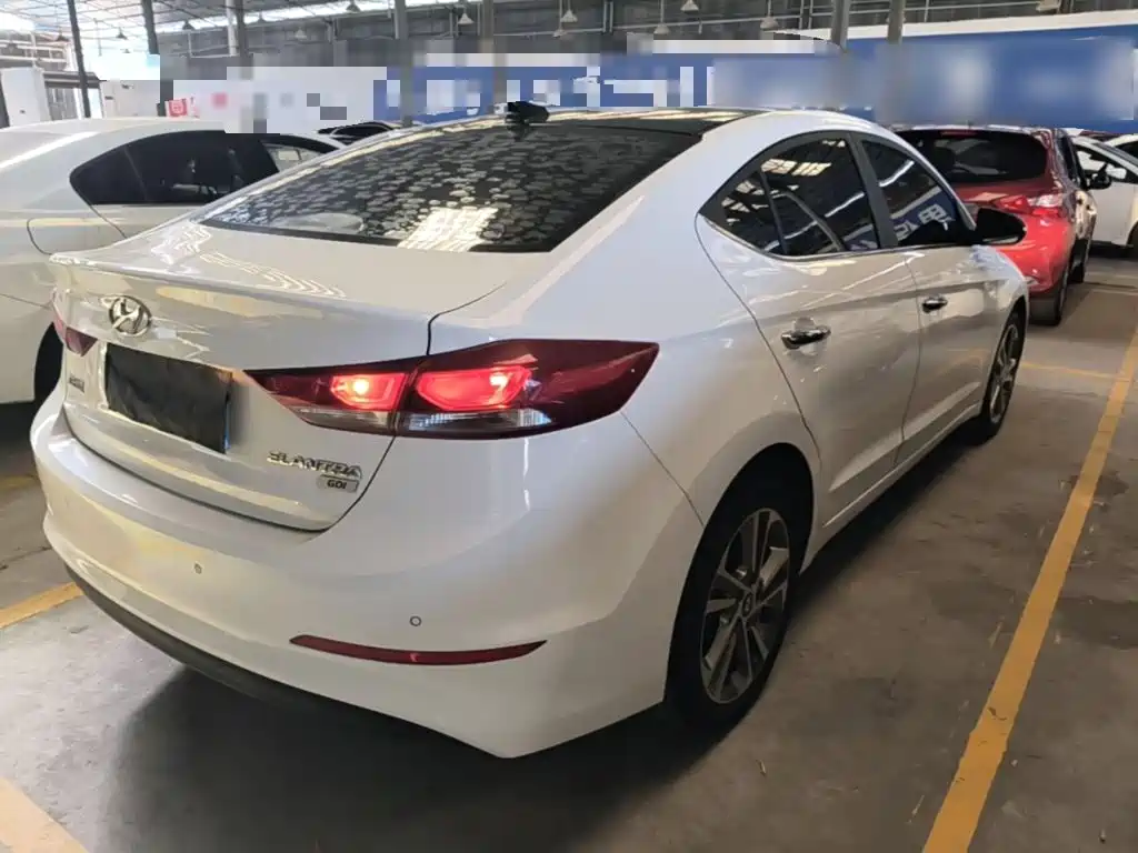 Hyundai Elantra — фото 6