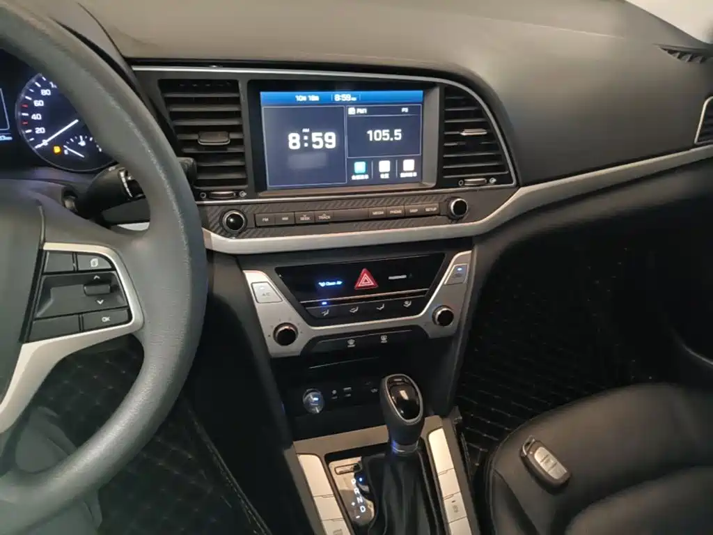 Hyundai Elantra — фото 9