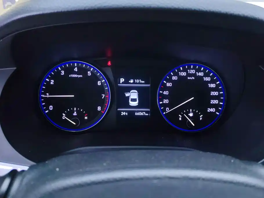 Hyundai Mistra — фото 14