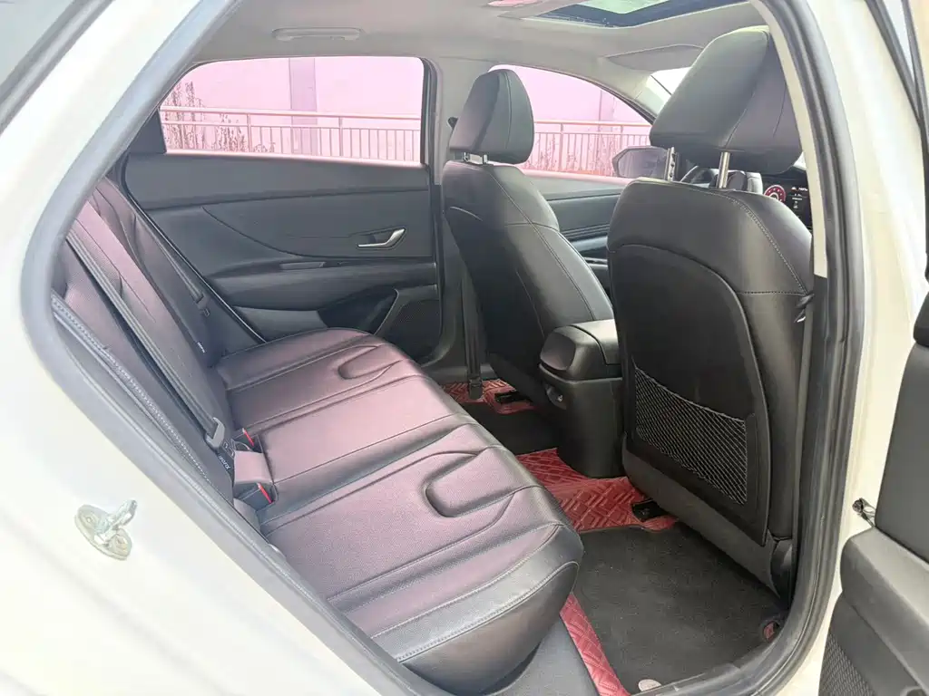 Hyundai Elantra — фото 11
