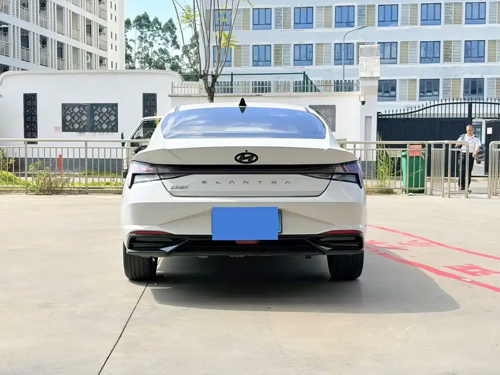 Hyundai Elantra — фото 4