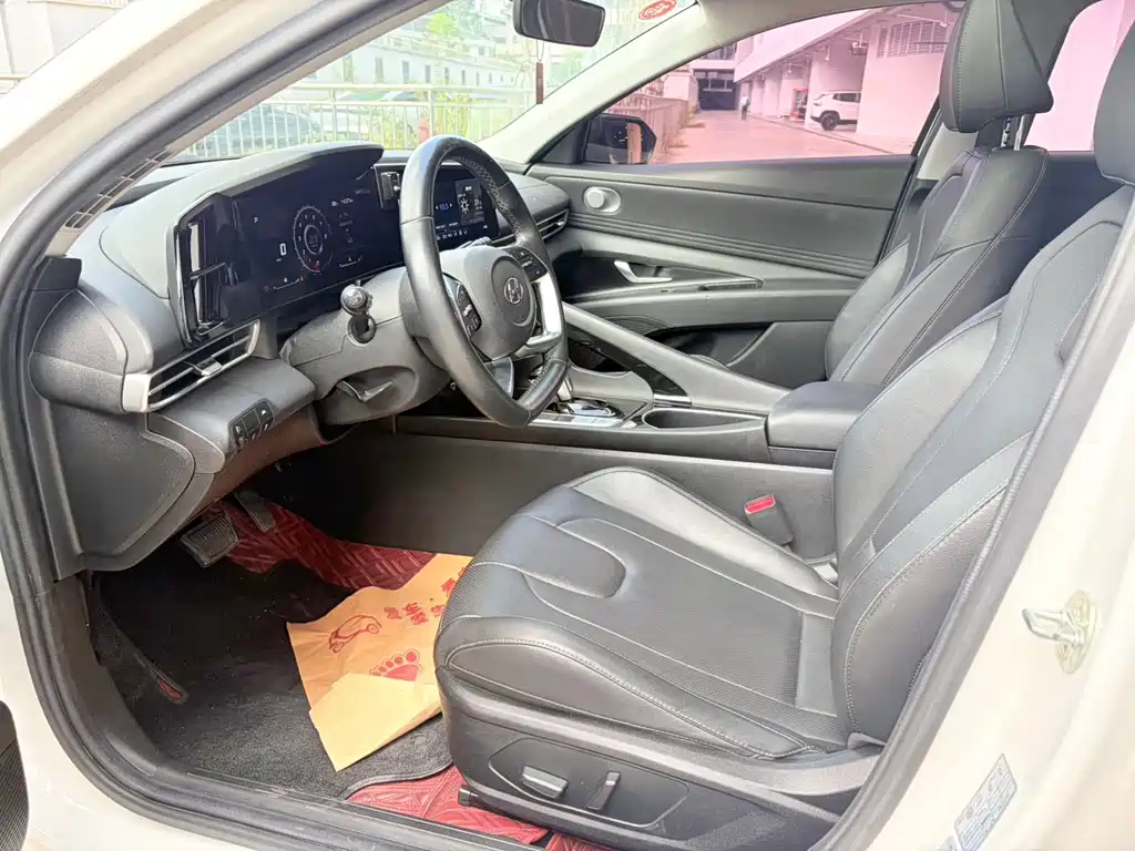 Hyundai Elantra — фото 7