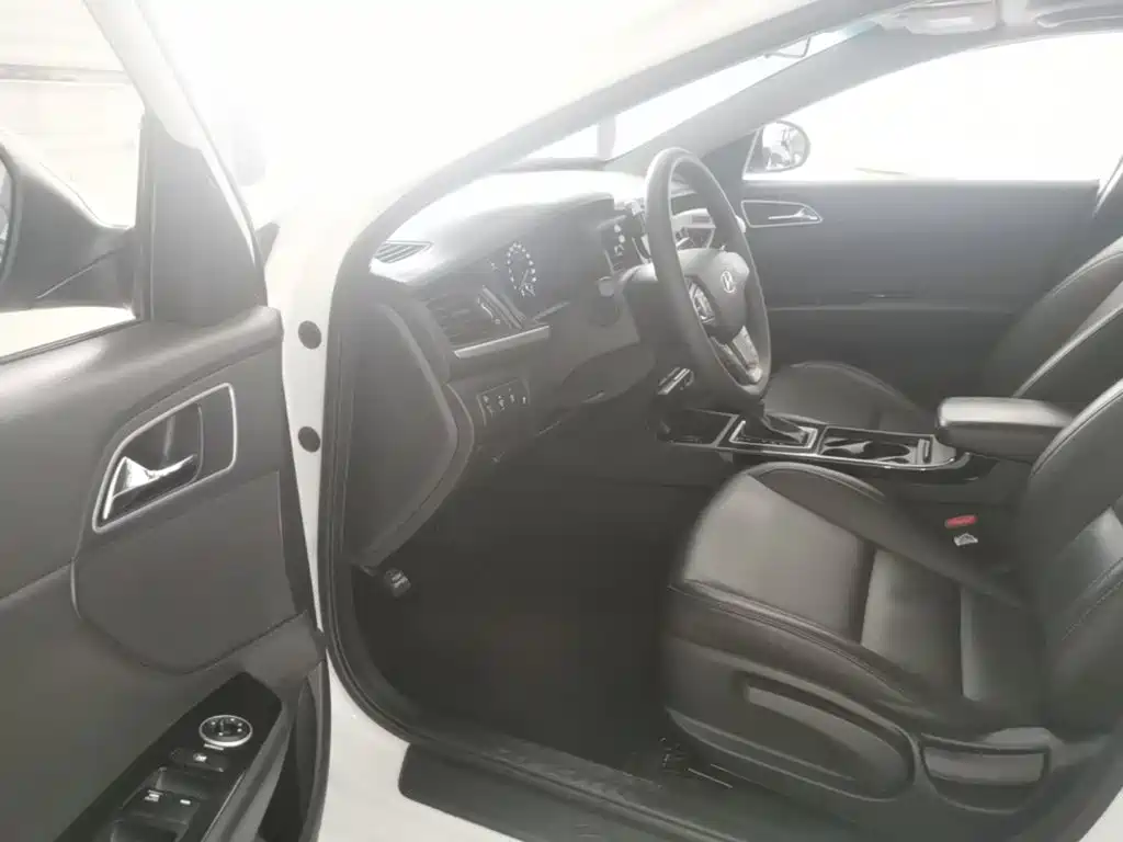 Hyundai Mistra — фото 15