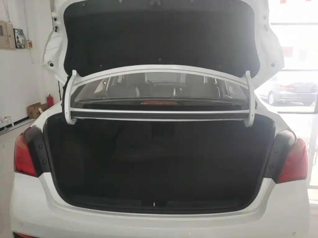 Hyundai Mistra — фото 18