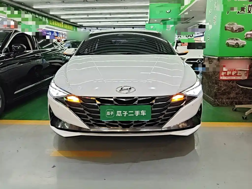 Hyundai Elantra — фото 2
