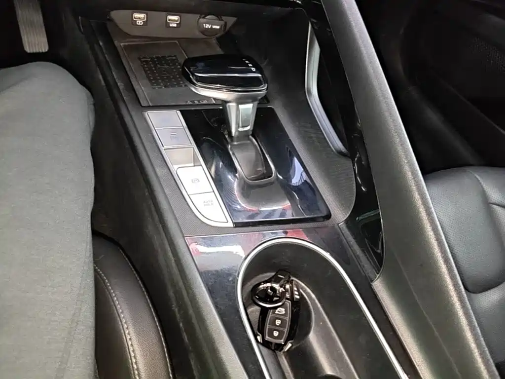Hyundai Elantra — фото 13