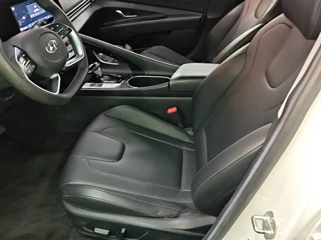 Hyundai Elantra — фото 14