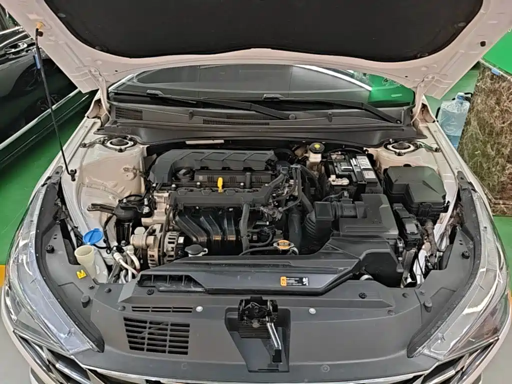Hyundai Elantra — фото 19