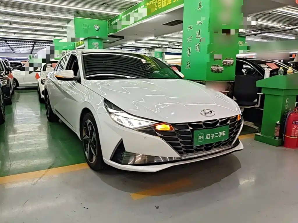 Hyundai Elantra — фото 3