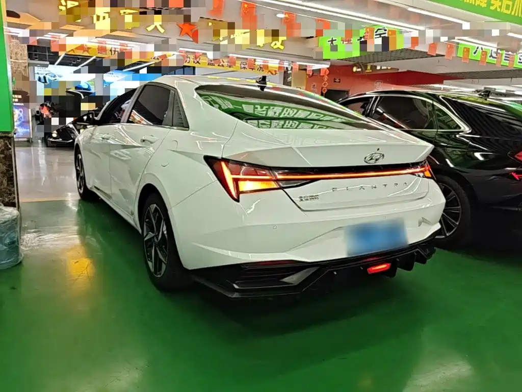 Hyundai Elantra — фото 4