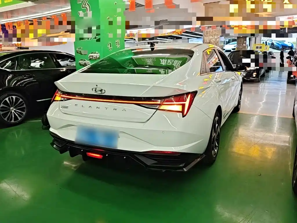Hyundai Elantra — фото 6