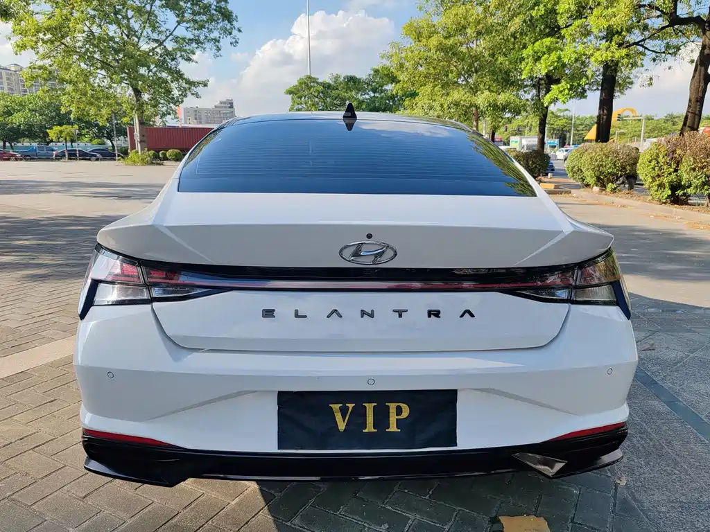 Hyundai Elantra — фото 5