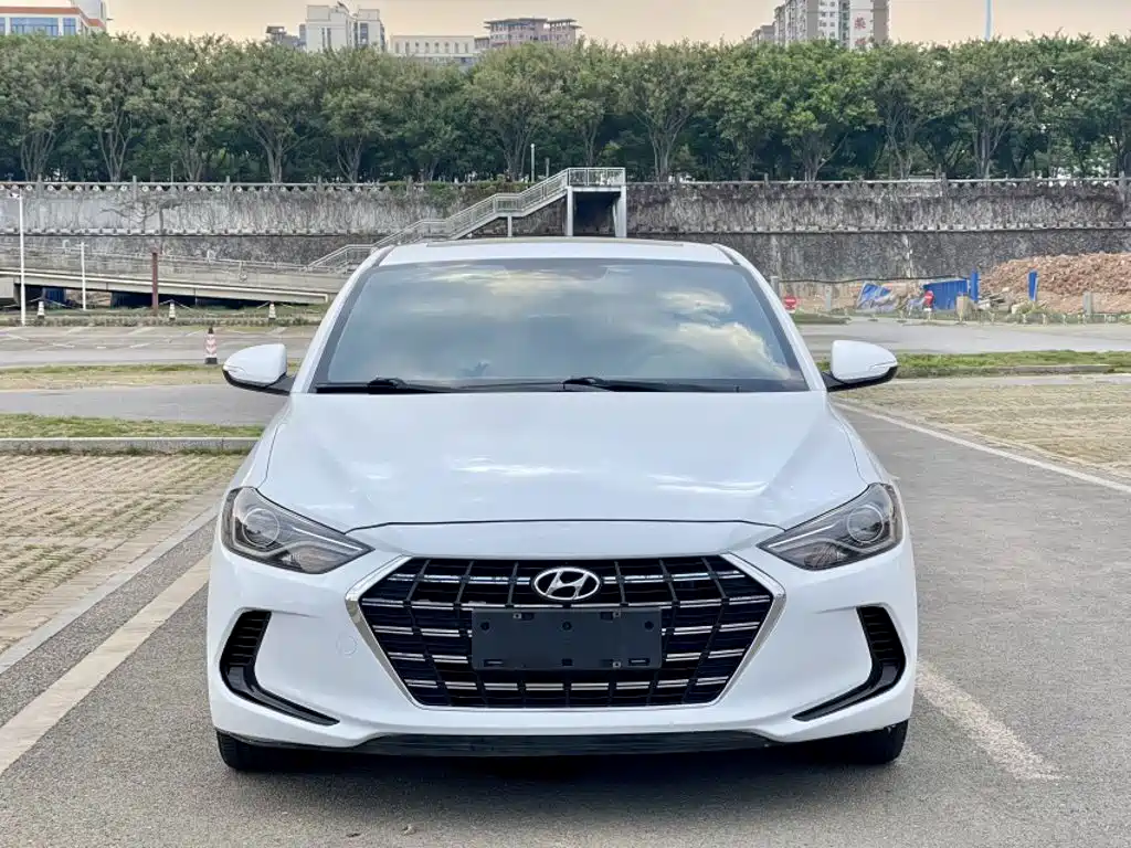 Hyundai Elantra — фото 2