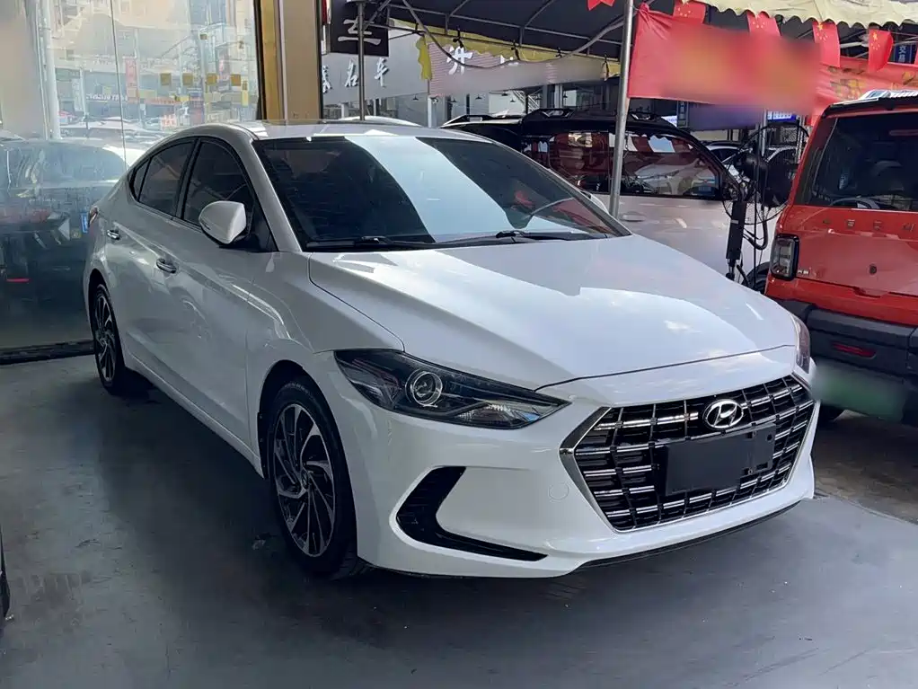 Hyundai Elantra — фото 6