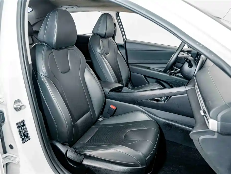 Hyundai Elantra — фото 18