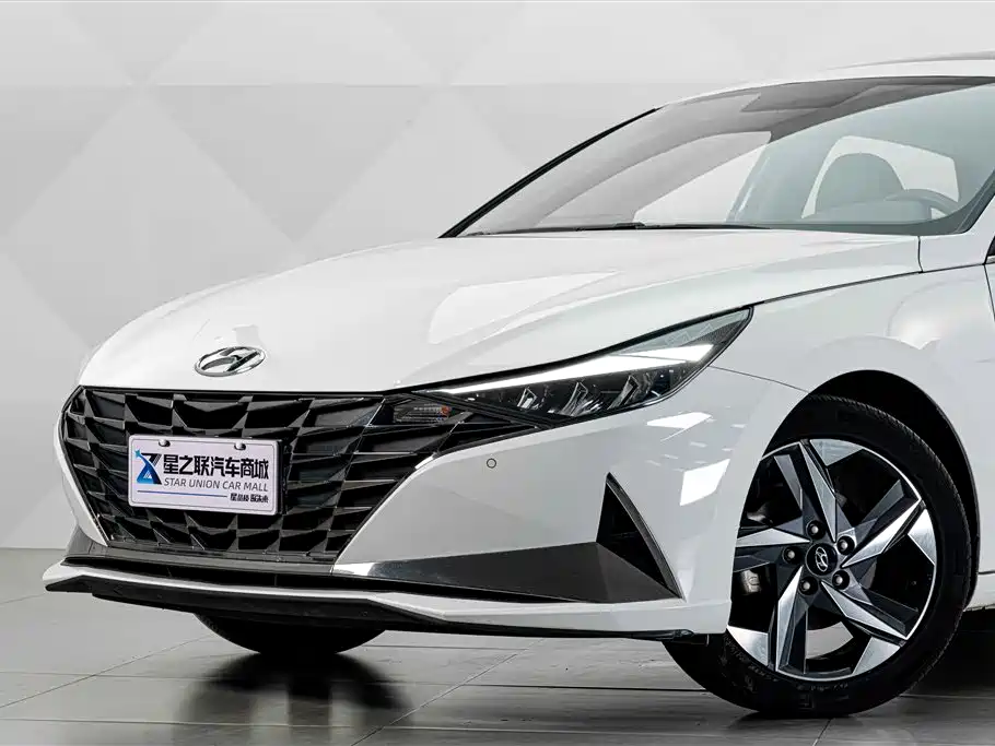 Hyundai Elantra — фото 3
