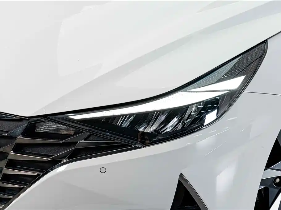 Hyundai Elantra — фото 4
