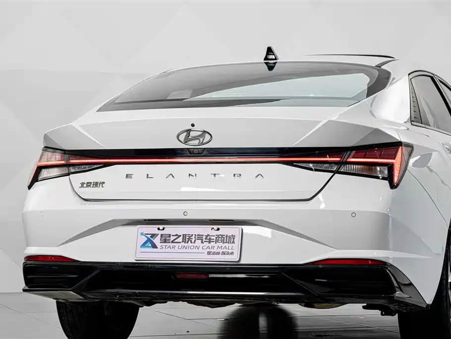 Hyundai Elantra — фото 7