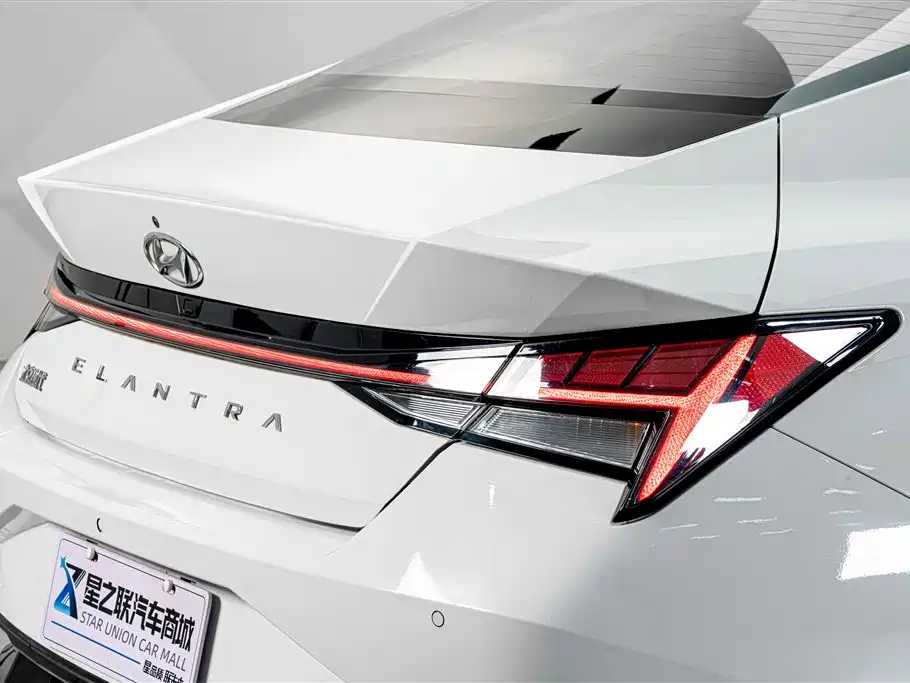 Hyundai Elantra — фото 8