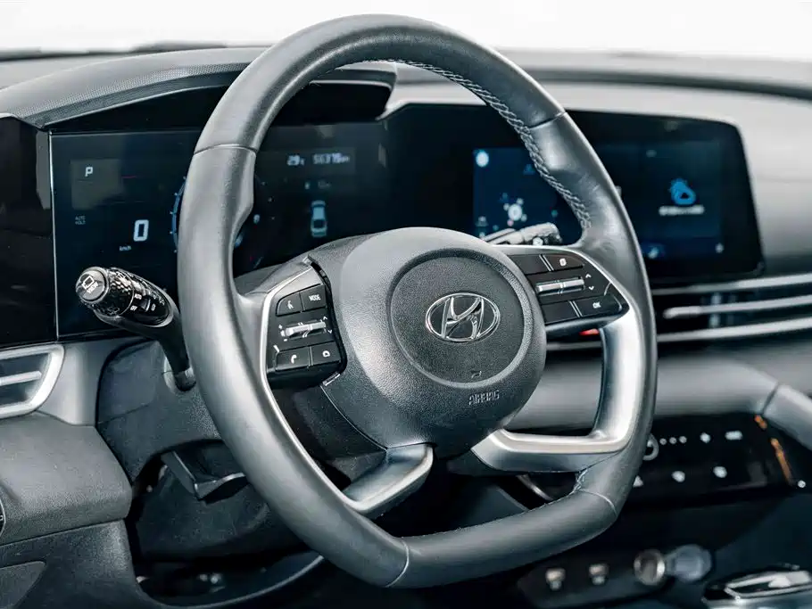 Hyundai Elantra — фото 9