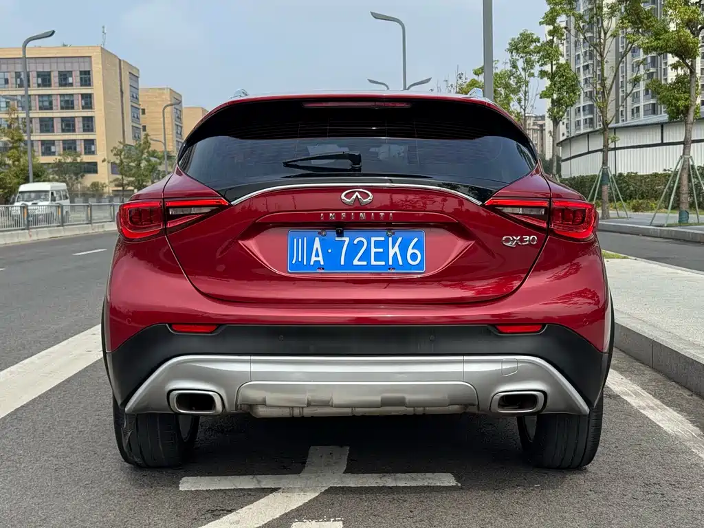 Infiniti QX30 — фото 14
