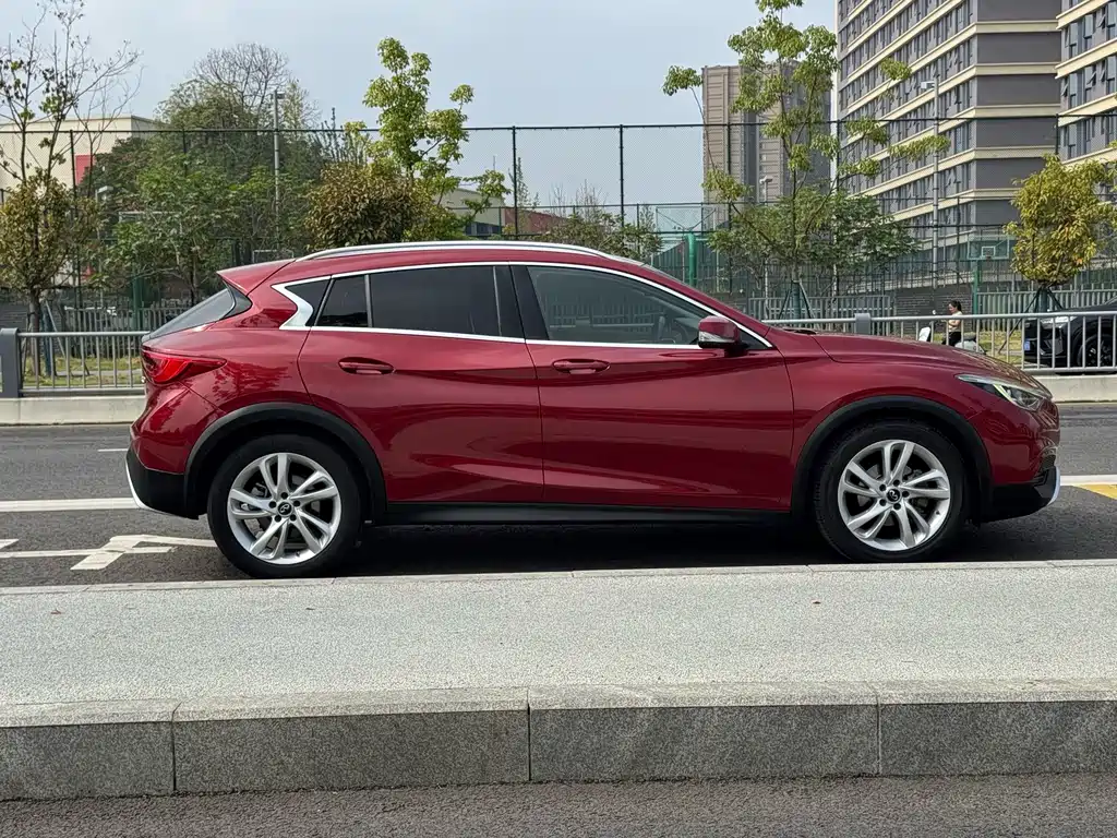 Infiniti QX30 — фото 15