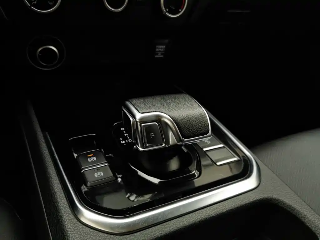 Isuzu Lingtuo — фото 13