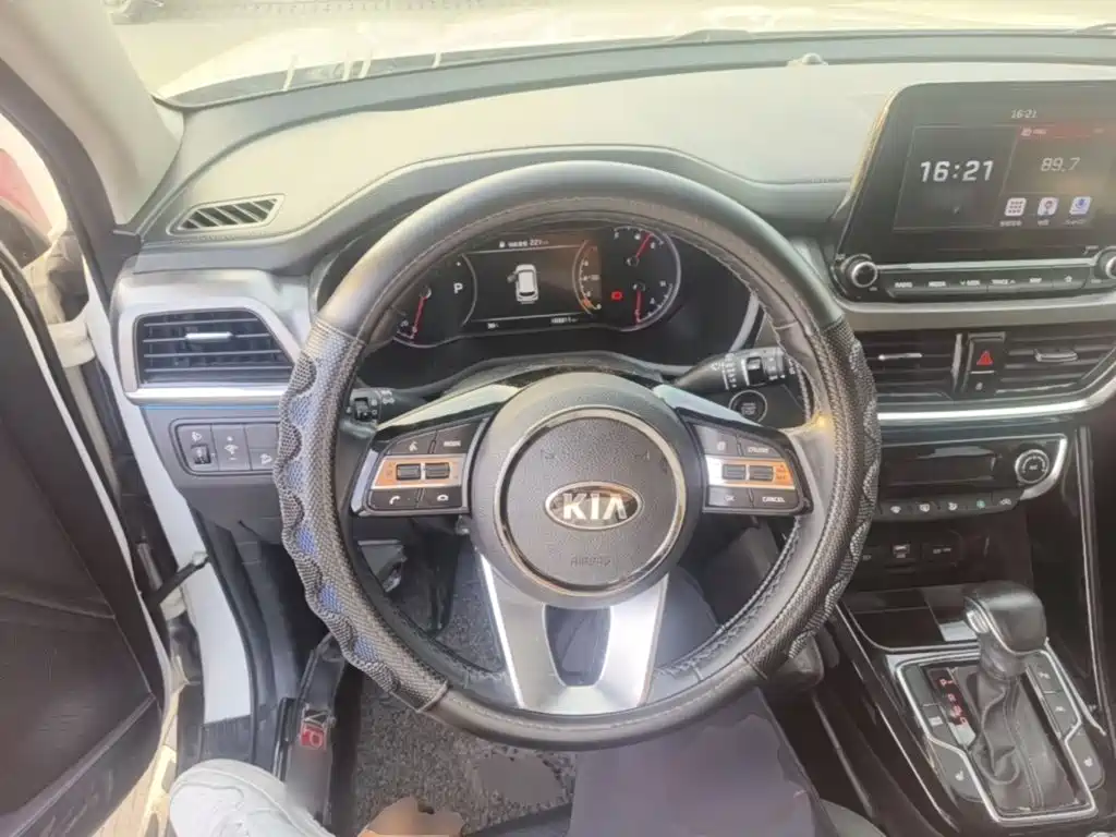 Kia Sportage — фото 10