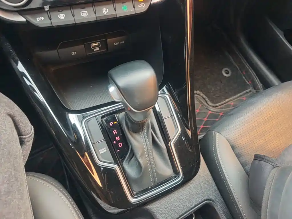 Kia Sportage — фото 13