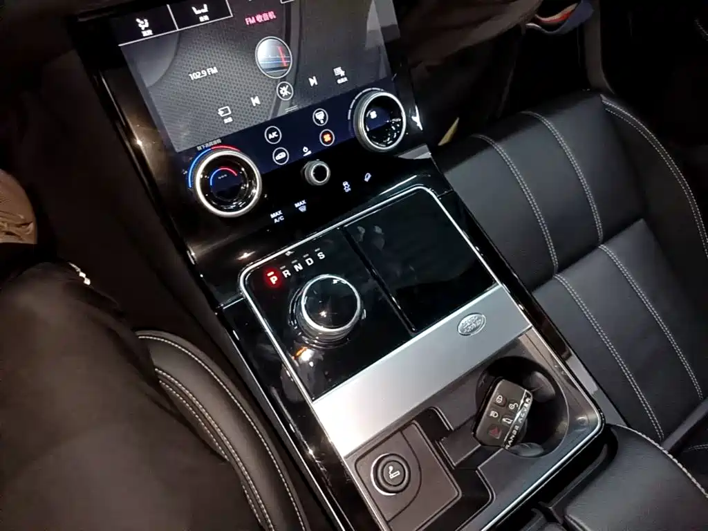 Land Rover Velar — фото 13