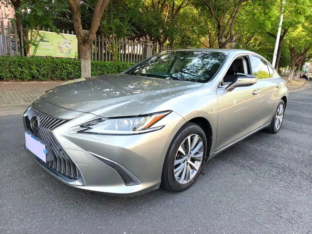 Lexus ES — фото 3