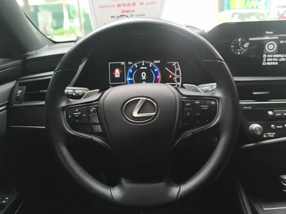 Lexus ES — фото 15