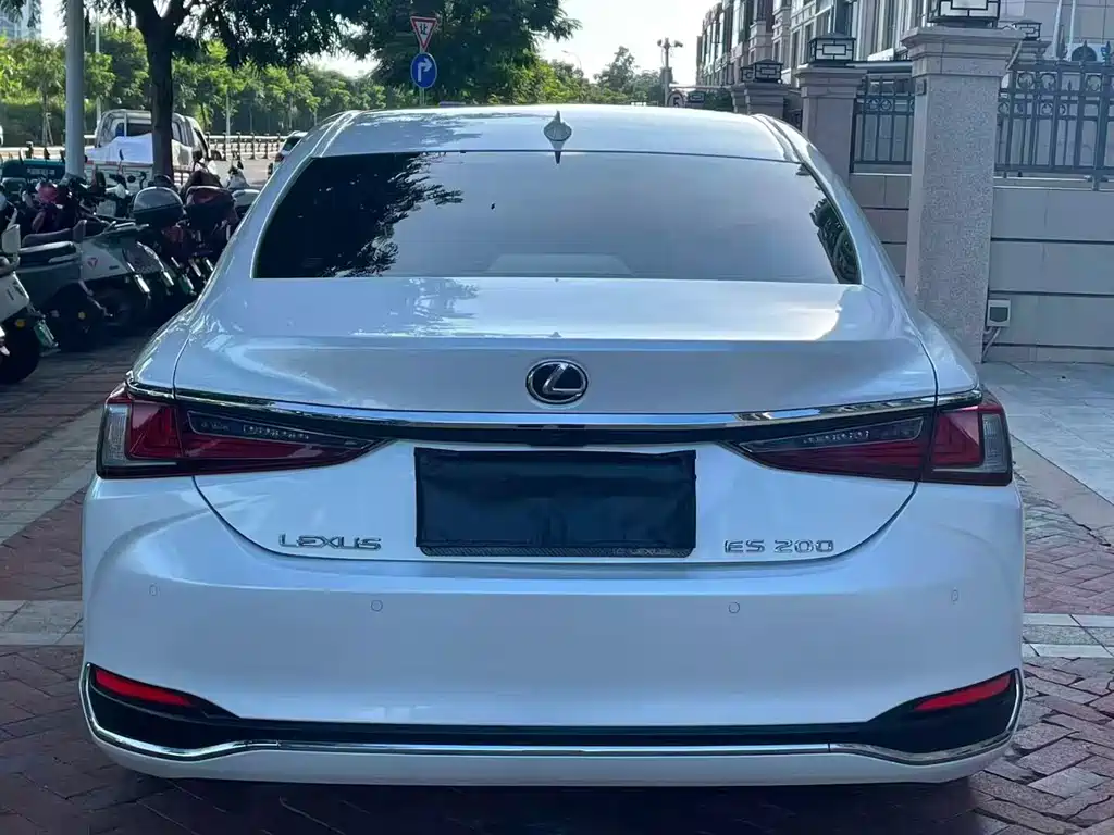 Lexus ES — фото 8