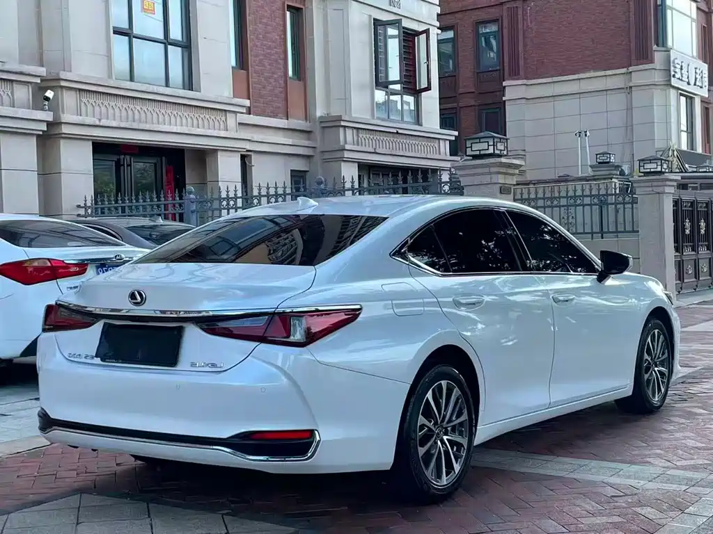 Lexus ES — фото 9